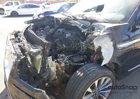 2021 Lincoln Navigator Reserve z USA, uszkodzony, nr VIN 5LMJJ2KT0MEL03009